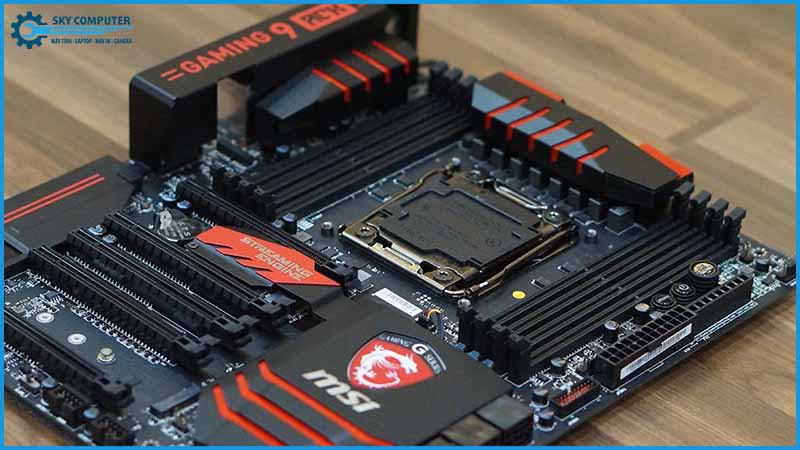 Co-nen-thay-mainboard-cu-bang-main-moi-khong-1