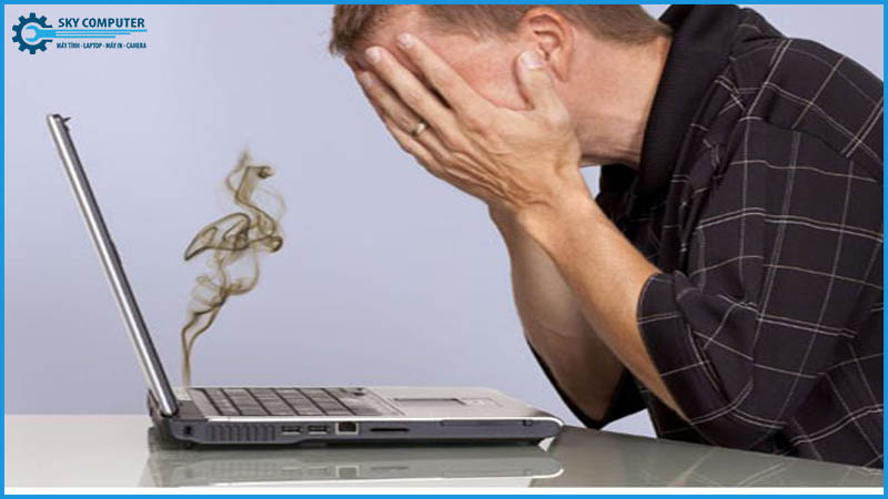 Dau-hieu-nhan-biet-man-hinh-may-tinh-sap-hong-va-cach-phong-tranh-chi-phi-sua-cao-3