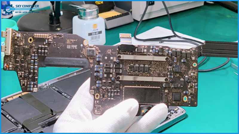 Mainboard-bi-chay-ic-co-the-phuc-hoi-khong-1