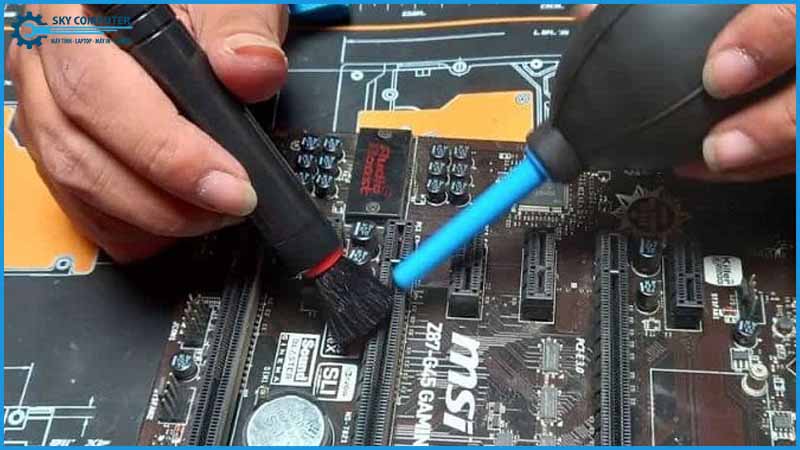 May-tinh-bat-len-roi-tat-ngay-thuong-do-dau-1