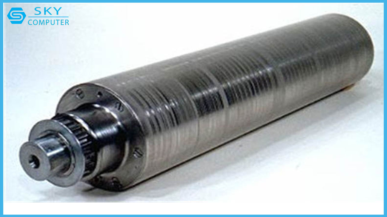 theo-dong-lich-su-cua-o-cung-tu-mot-chiec-bia-duc-lo-den-ssd-cua-hien-tai