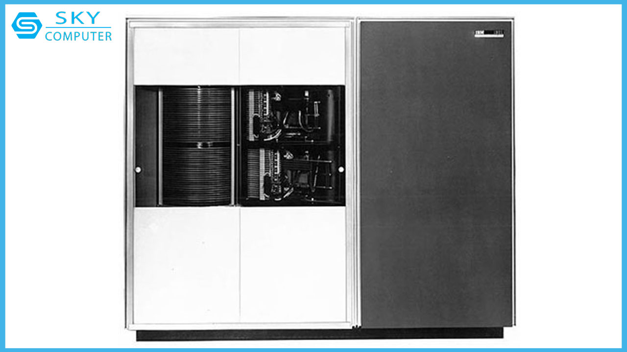 theo-dong-lich-su-cua-o-cung-tu-mot-chiec-bia-duc-lo-den-ssd-cua-hien-tai