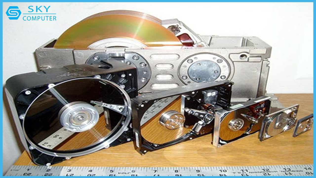 theo-dong-lich-su-cua-o-cung-tu-mot-chiec-bia-duc-lo-den-ssd-cua-hien-tai