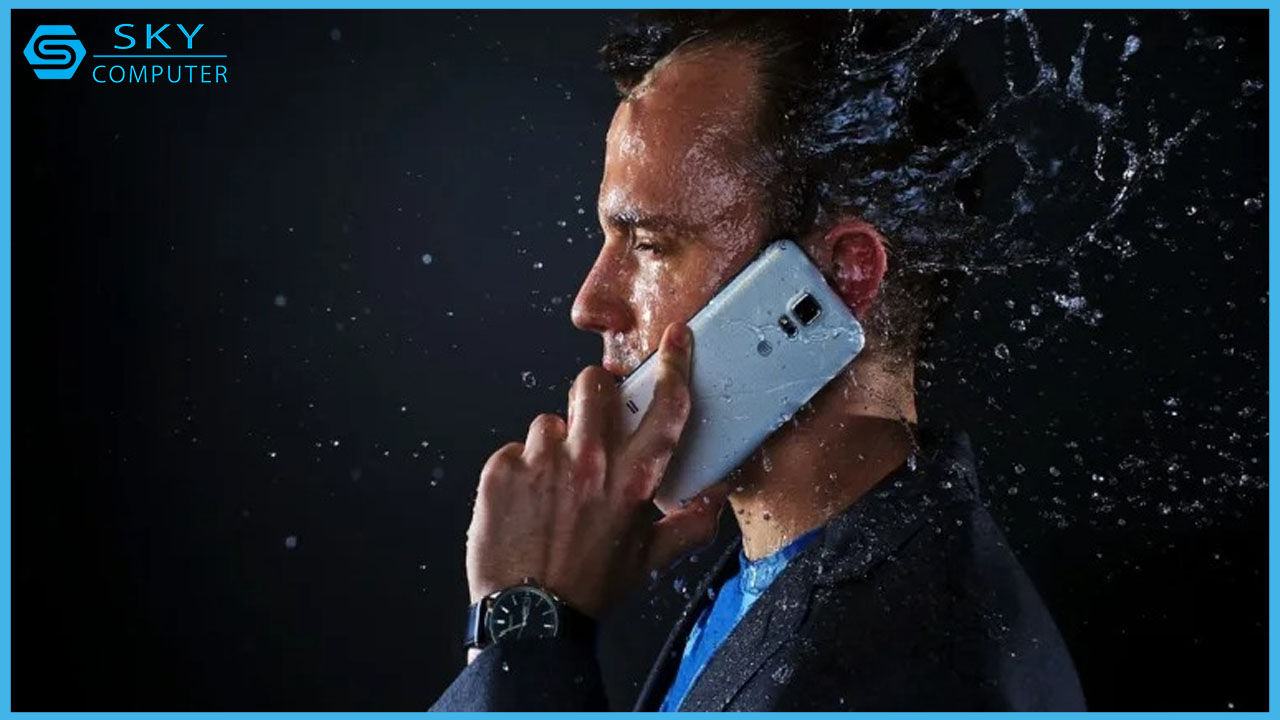 mach-ban-cach-day-nuoc-ra-khoi-dien-thoai-bang-video-youtube