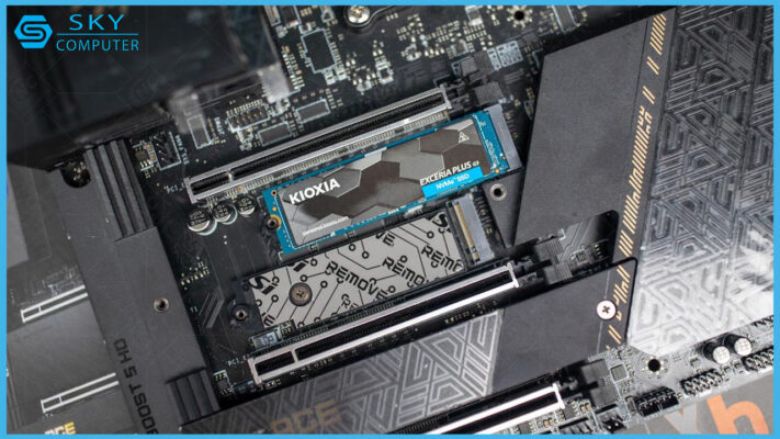 lo-dien-card-do-hoa-rtx-4070-ti-super-cua-gigabyte-voi-thiet-ke-an-di-cong-pcie-5