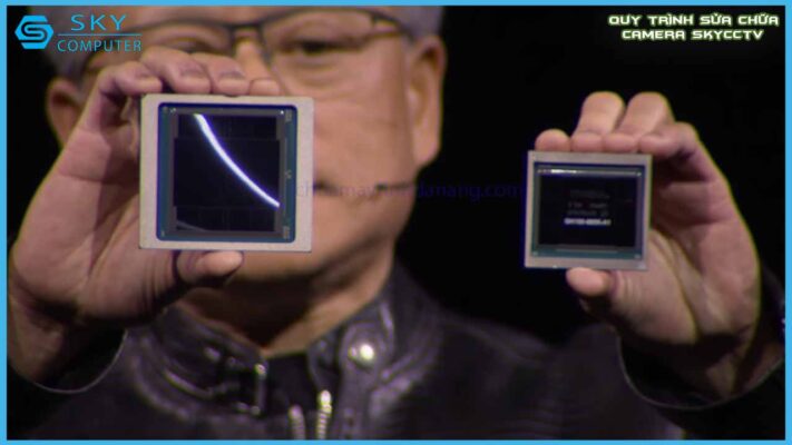 ceo-nvidia-cong-bo-ra-mat-con-chip-manh-nhat-the-gioi-voi-208-ti-bong-ban-dan-0.jpg