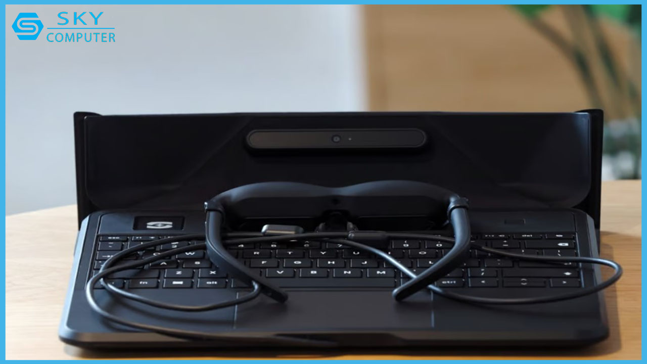 laptop-khong-man-hinh-dau-tien-tren-the-gioi-chinh-thuc-lo-dien-1