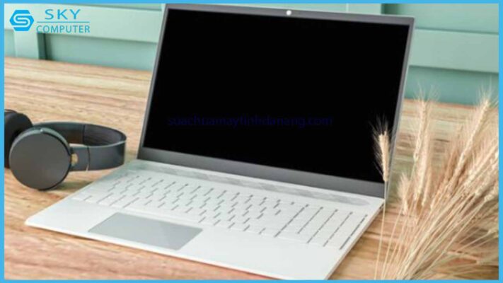 phai-lam-gi-khi-laptop-khong-len-nguon-0.jpg