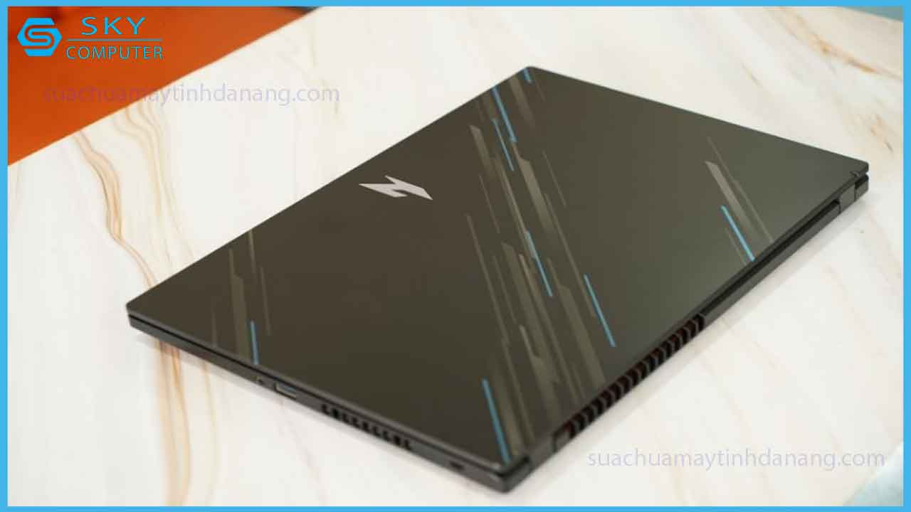 review-laptop-gaming-acer-nitro-v-chien-muot-game-bom-tan-1