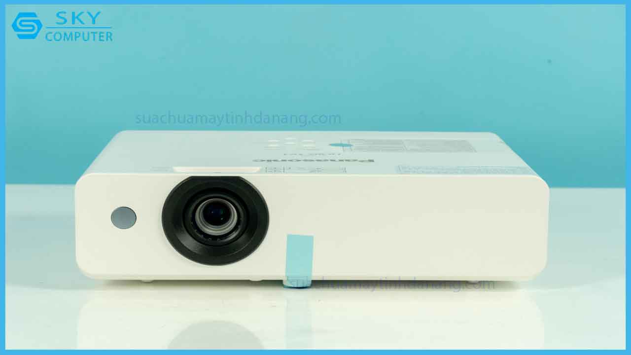 review-may-chieu-panasonic-pt-lb305-1