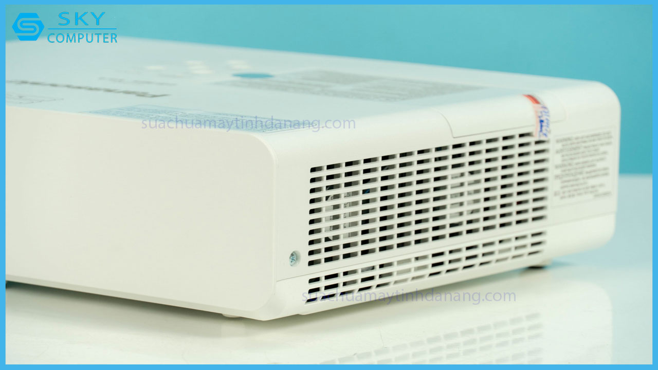 review-may-chieu-panasonic-pt-lb305-4