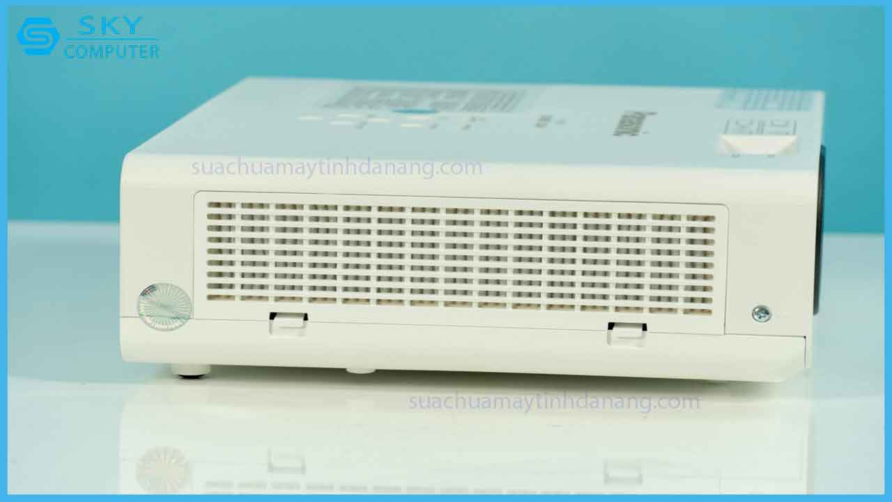 review-may-chieu-panasonic-pt-lb305-5