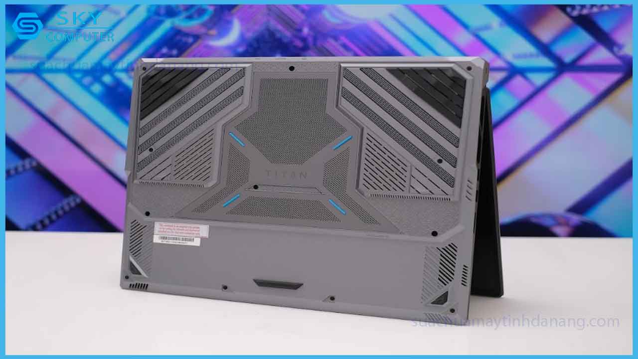 review-msi-titan-18-hx-laptop-gaming-hieu-nang-an-tuong-nhat-tai-ces-2024-3