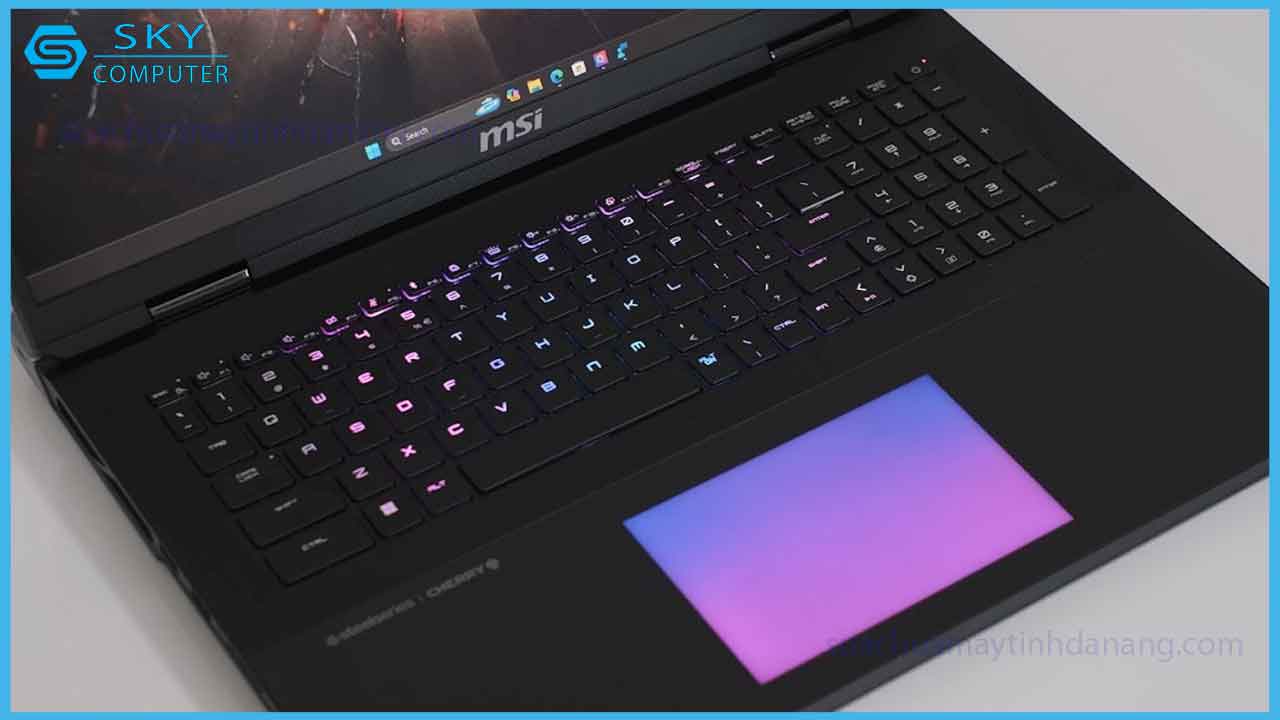 review-msi-titan-18-hx-laptop-gaming-hieu-nang-an-tuong-nhat-tai-ces-2024-5