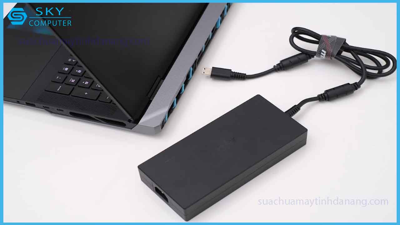 review-msi-titan-18-hx-laptop-gaming-hieu-nang-an-tuong-nhat-tai-ces-2024-7