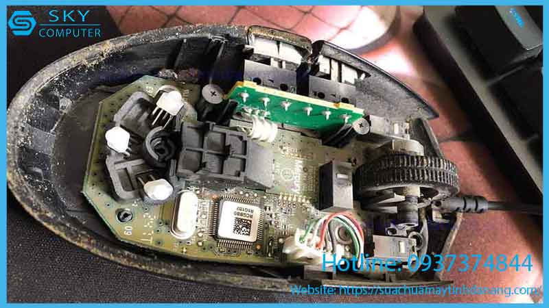 sua-chua-chuot-khong-day-corsair-katar-pro-1