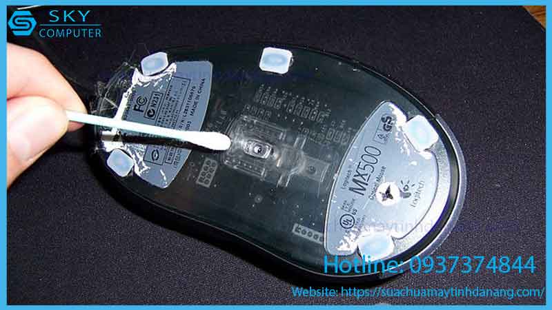 sua-chua-chuot-quang-logitech-b100-2