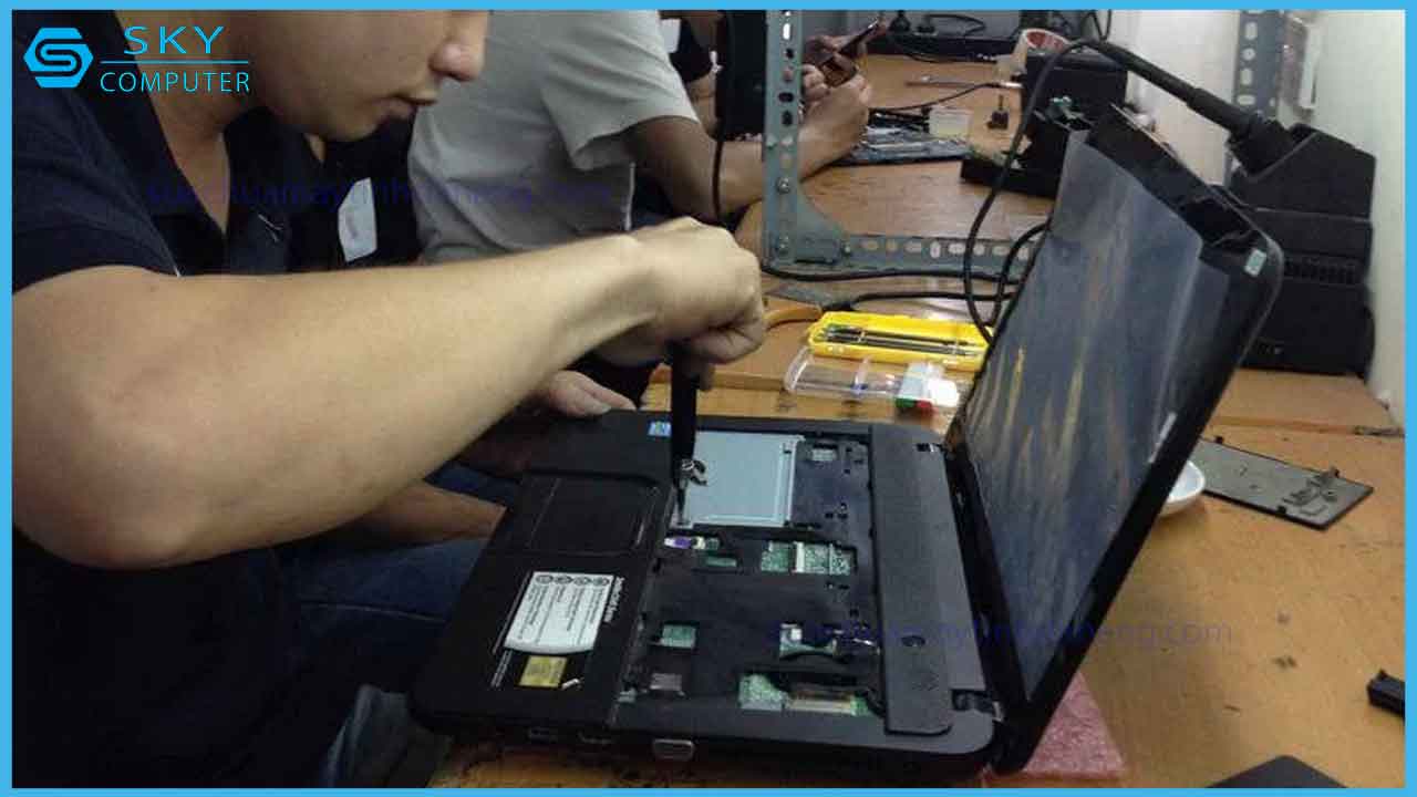 sua-chua-nguon-may-tinh-huntkey-mvp-k850