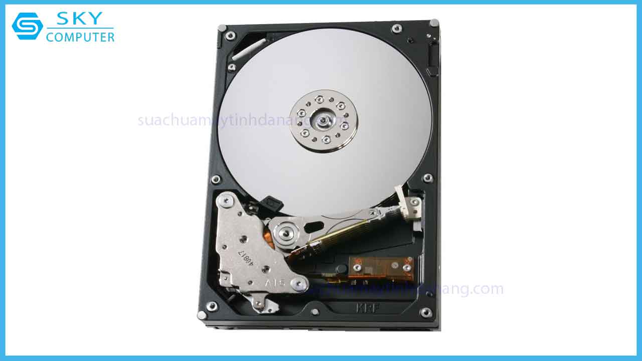 sua-chua-o-cung-hitachi-deskstar-5tb-hds725050ale640-2