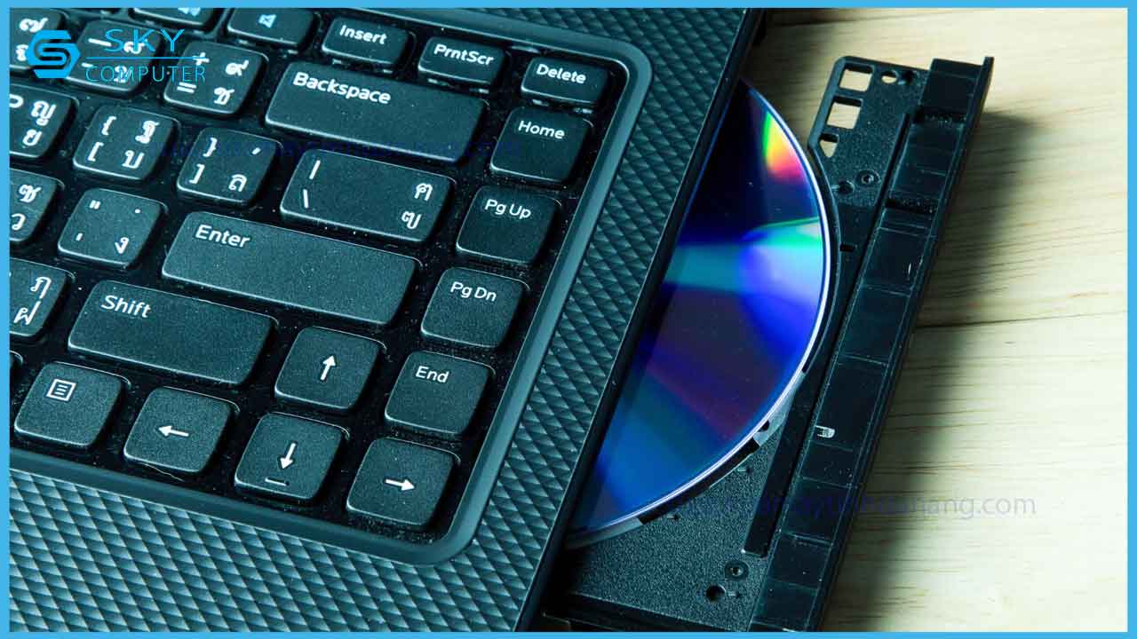 tim-hieu-cach-mo-o-dia-laptop-mot-cach-don-gian-va-de-dang