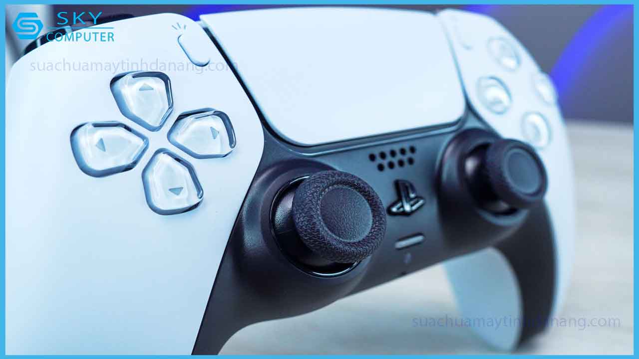 top-4-tay-cam-choi-game-pc-tot-nhat-trong-tam-gia-nam-2024-1