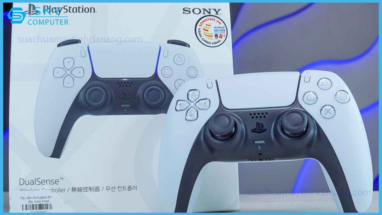 top-4-tay-cam-choi-game-pc-tot-nhat-trong-tam-gia-nam-2024-5