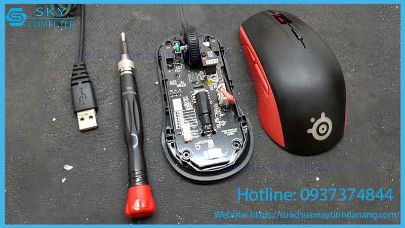 sua-chua-chuot-gaming-hyperx-chargeplay-base-1