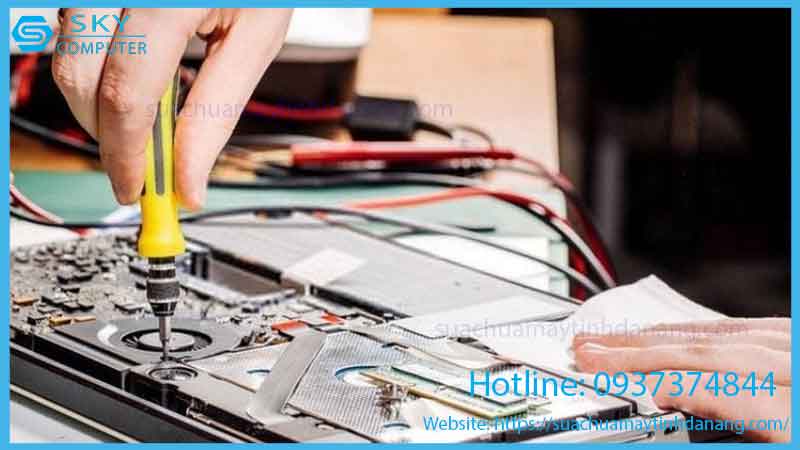 sua-chua-card-man-hinh-intel-arc-pro-a30m-1