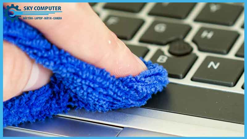 Vệ-sinh-laptop-Fujitsu-2