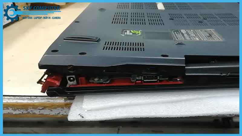 sua-chua-han-lai-ban-le-laptop-msi-1