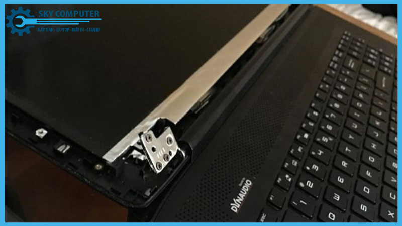 sua-chua-han-lai-ban-le-laptop-razer-1