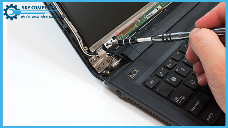 sua-chua-han-lai-ban-le-laptop-razer-2