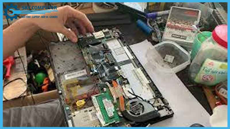 sua-chua-han-lai-cap-man-hinh-laptop-razer-tai-da-nang-2