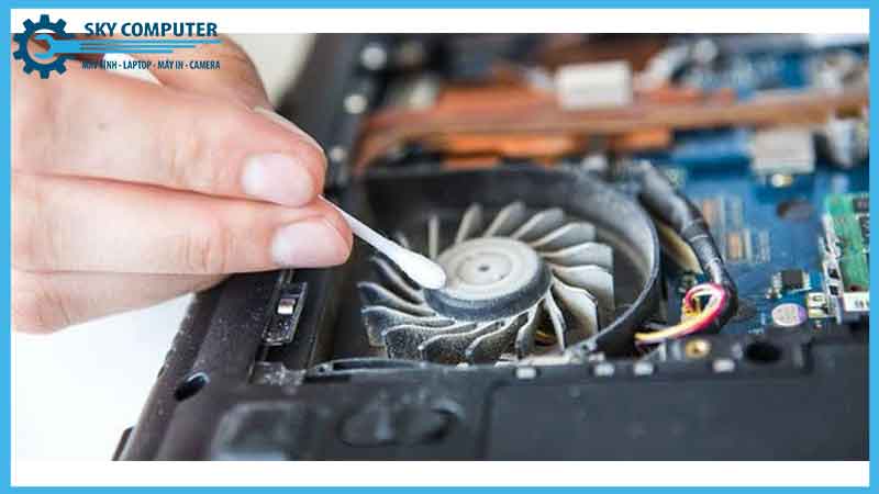 sua-quat-tan-nhiet-laptop-dell-alienware-17-r5-2