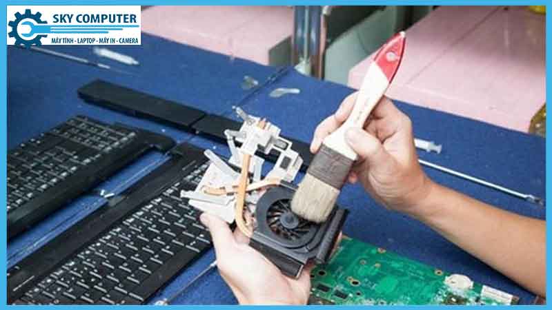 sua-quat-tan-nhiet-laptop-dell-inspiron-5570-1