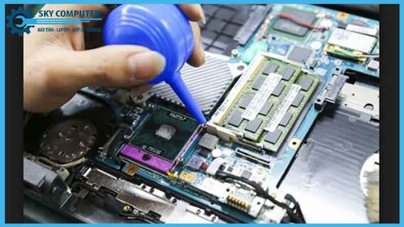 ve-sinh-laptop-msi-3