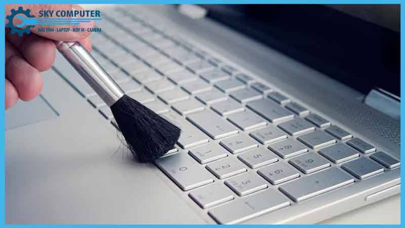 ve-sinh-laptop-razer-3