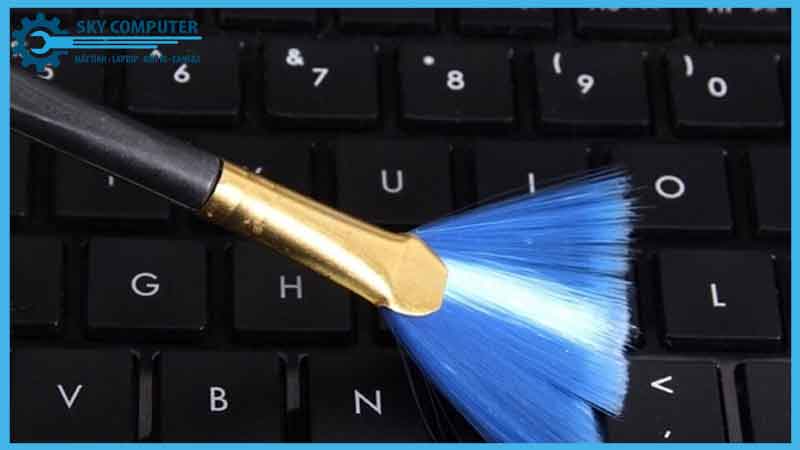 ve-sinh-laptop-sharp-3